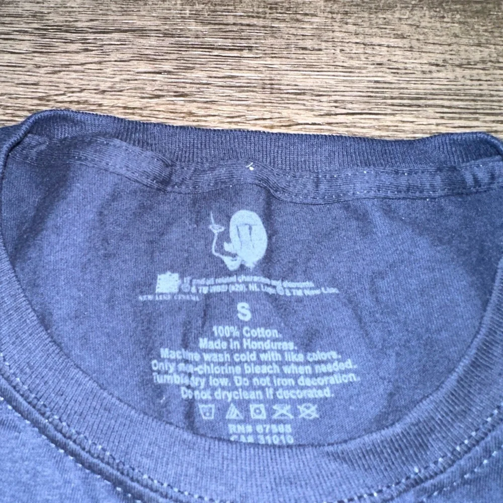 It Shirt - Picture 3 of 4